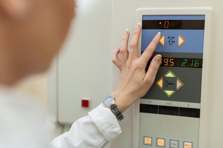 Diagnostyka awarii systemu stabilizacji temperatury w komorach chłodniczych