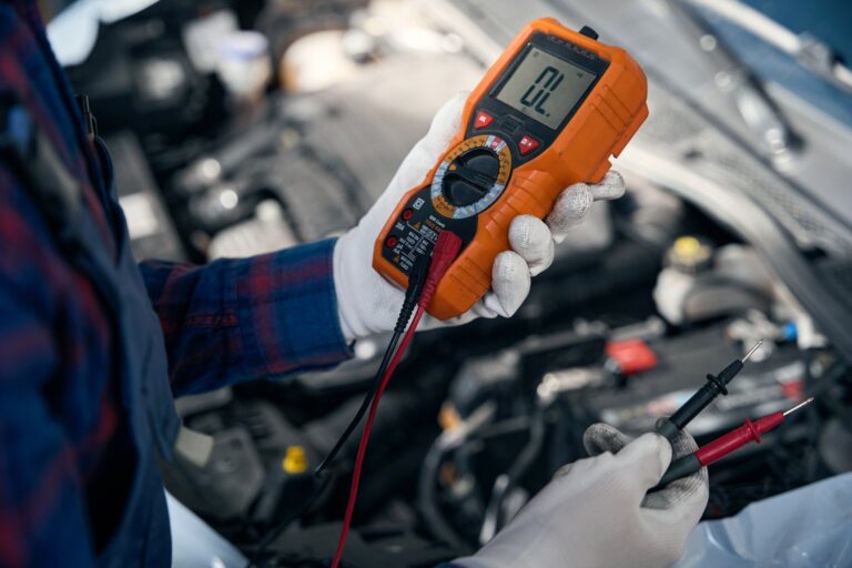 Jak wybrać odpowiednie urządzenia pomiarowe do prac elektryczno-hydraulicznych
