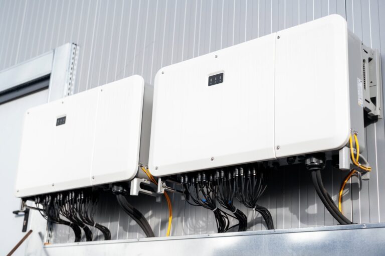 Jak wybrać odpowiedni falownik do instalacji fotowoltaicznej
