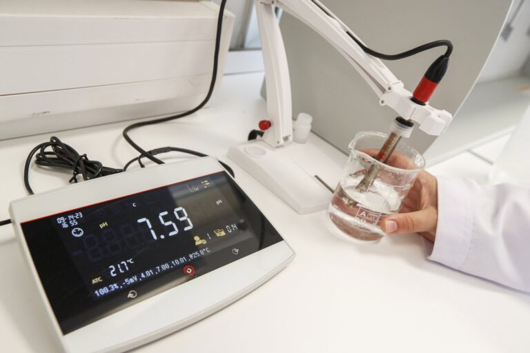 Problemy z kalibracją analizatorów pH w instalacjach przemysłowych