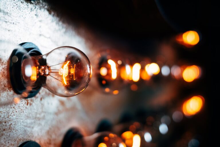 Dlaczego światła w domu migają i jak rozwiązać ten problem