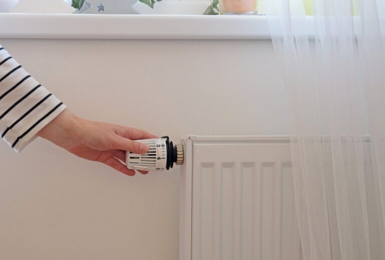 Jak skutecznie odpowietrzyć kaloryfer – poradnik krok po kroku