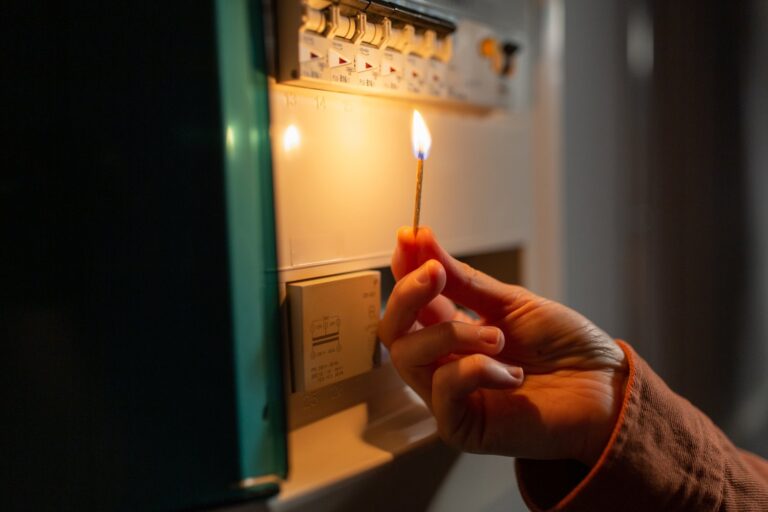 Bezpieczeństwo elektryczne w praktyce wykorzystanie kłódek energetycznych