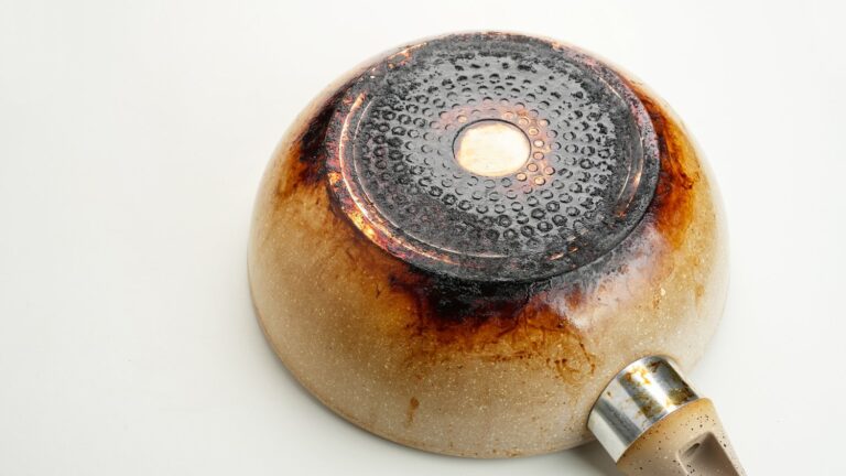 Co powoduje częste przepalanie się żarówek w domu