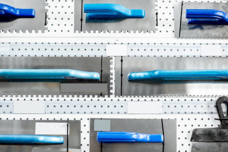 Profesjonalne zastosowanie taśmy perforowanej w instalacjach elektrycznych i hydraulicznych