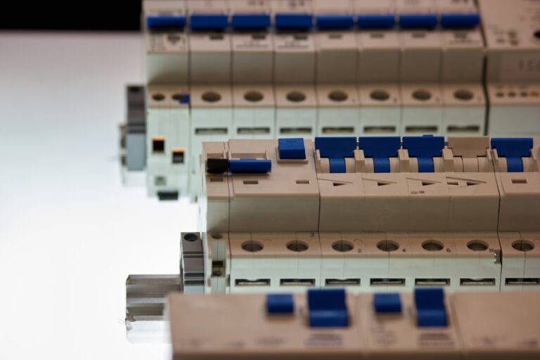 Przewodnik po wyłącznikach różnicowoprądowych dla instalacji domowych
