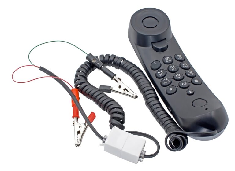 Co zrobić gdy domofon dzwoni ale nie słychać rozmówcy