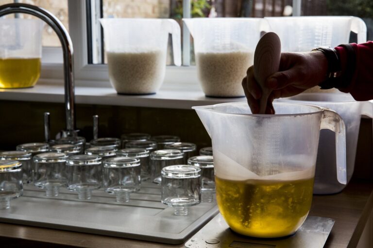 Co zrobić gdy woda z kranu kuchennego ma żółtawy odcień