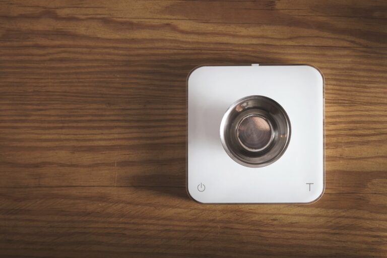 Dlaczego wyłącznik zmierzchowy włącza światło w ciągu dnia