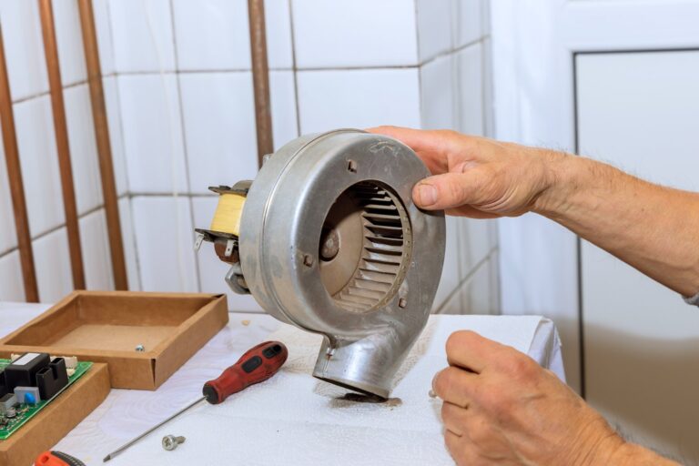 Jak naprawić wentylator łazienkowy który pracuje zbyt głośno