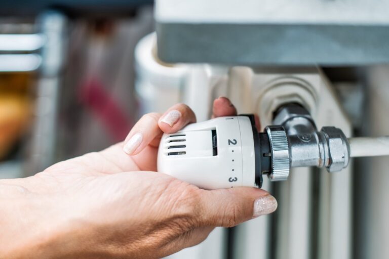 Jak wybrać odpowiedni śrubunek do grzejnika w instalacjach grzewczych